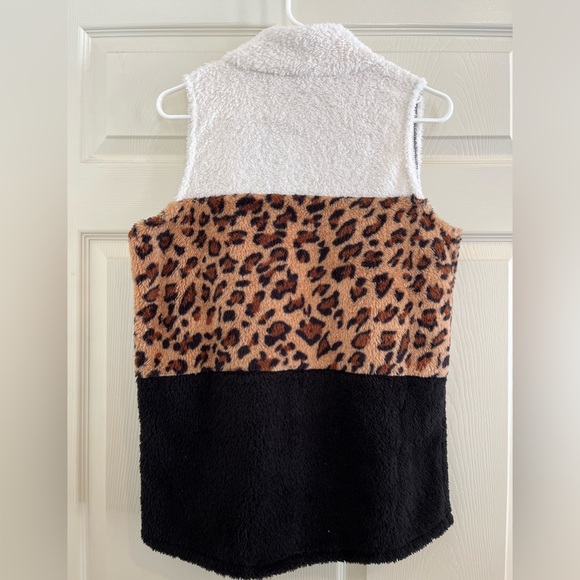 Faux fur sleeveless vest - Picture 6 of 8